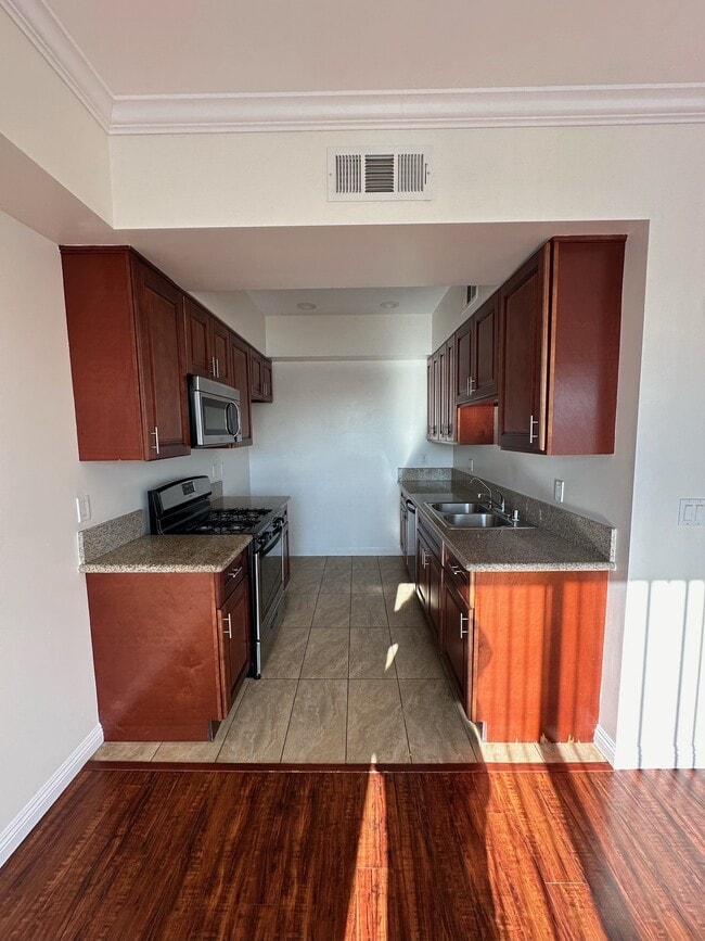 Photo - 6906-6908 Vesper Ave