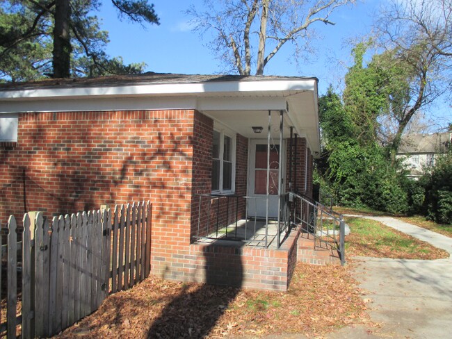 Photo - 216 Dulwich Crescent Unit 1