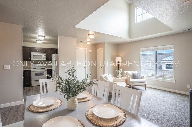 Photo - 1936 N Geneva Rd Unit 302