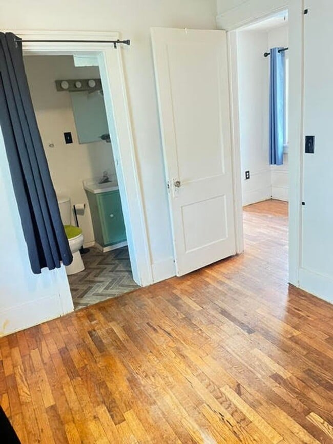 244 N Vine St Unit 244-1/2 N. Vine