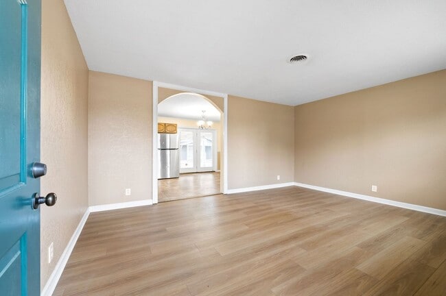 Photo - 3 Bedroom Pet Friendly Home For Rent!