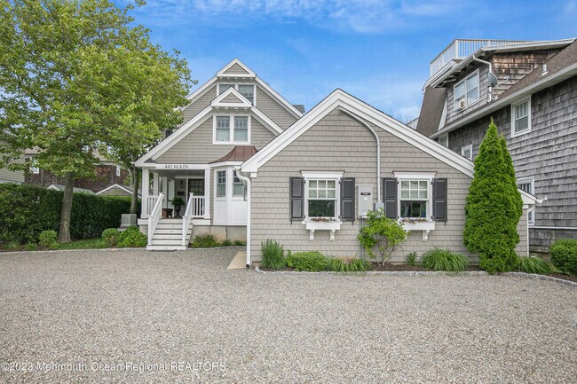441 Main Ave
