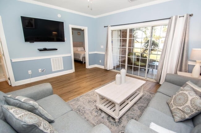 Building Photo - 4868 Dahlia Ct Unit 105