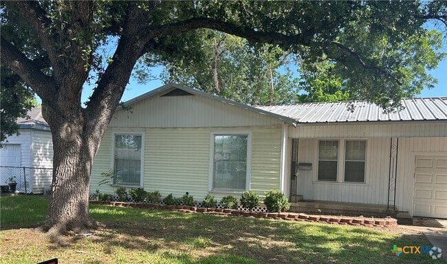 Building Photo - 1805 E Guadalupe St Rental