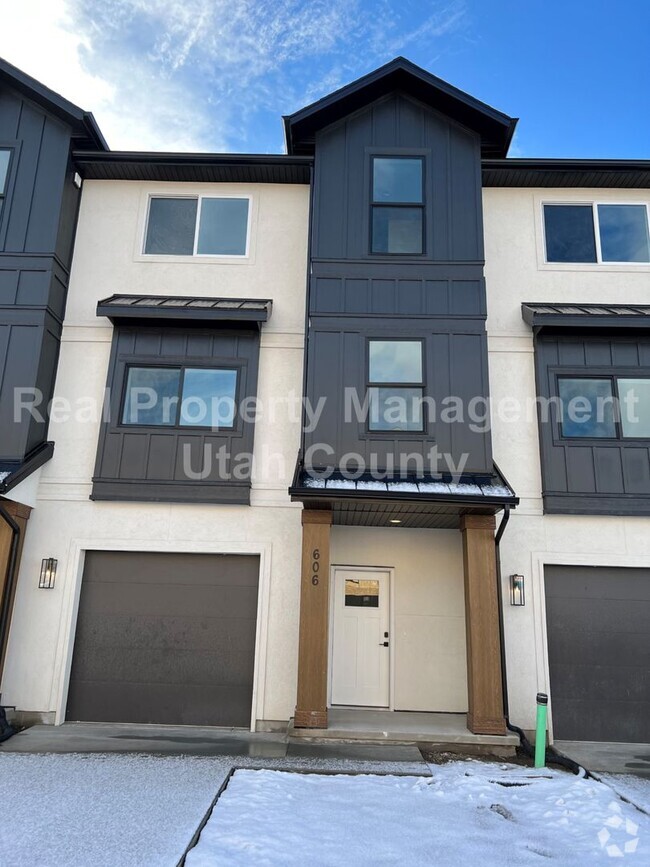 Building Photo - New AF Townhome