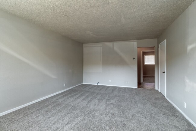 Photo - Charming 2 Bedrooms 1 Bath -Apartment -Vancouver School District-Skyview High School