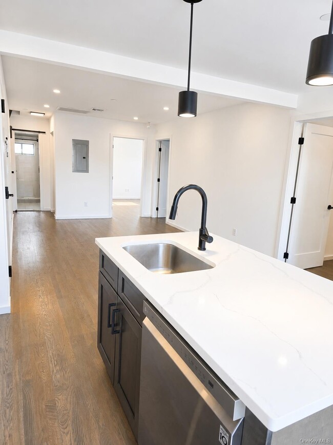 Photo - 20-01 Steinway St Unit 3