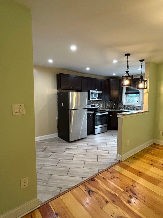 Photo - 2713 Thompson Pl