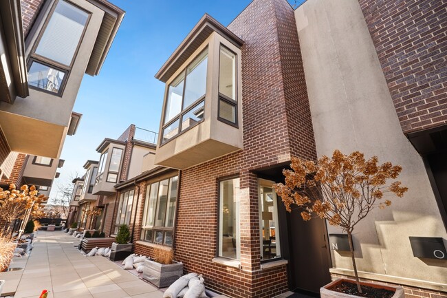 Photo - 1757 N Paulina St Townhome