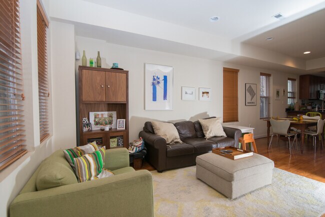 Photo - 340 Oakdale Pl NW