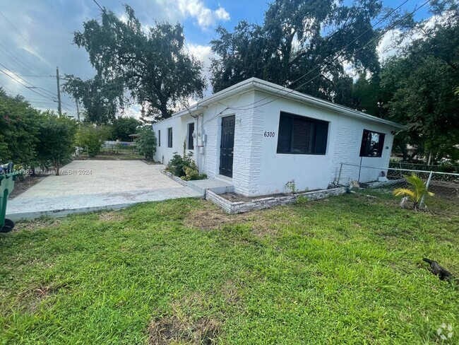 Building Photo - 6300 NE Miami Pl Rental