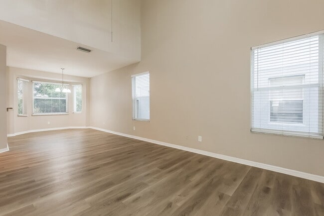 Photo - 914 Lake Shore Ranch Dr