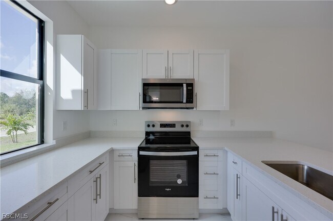 Photo - 714 W 12th St