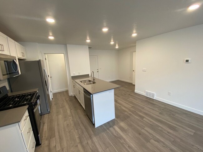 3961 W Yonex Dr
