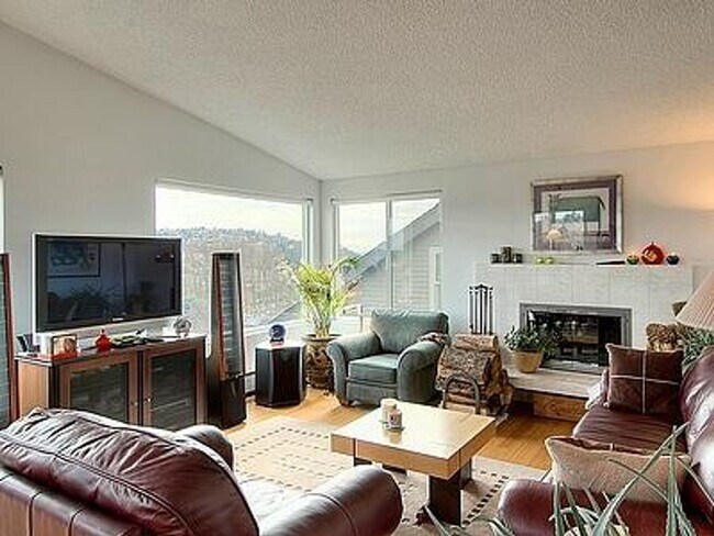 Photo - Luo Zhong Triplex Unit 2652