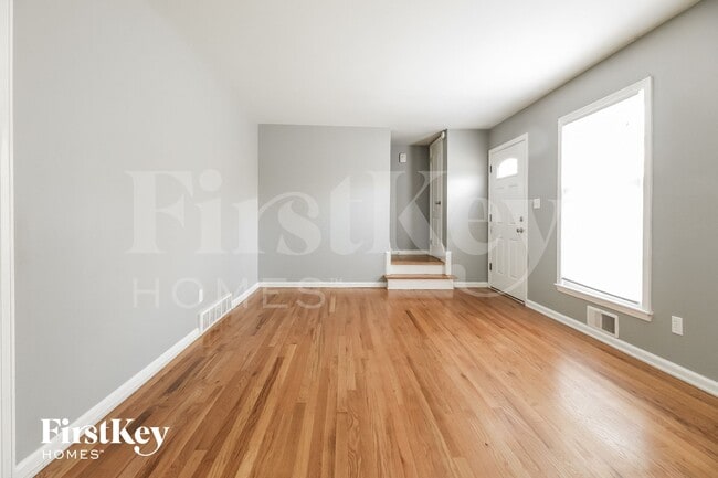 Photo - 9648 Roe Ave