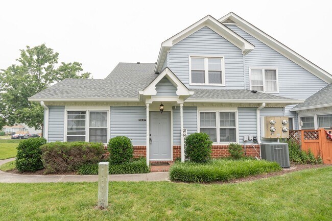 MOVE IN READY Condo in Desired Indian Lakes! - MOVE IN READY Condo in Desired Indian Lakes!