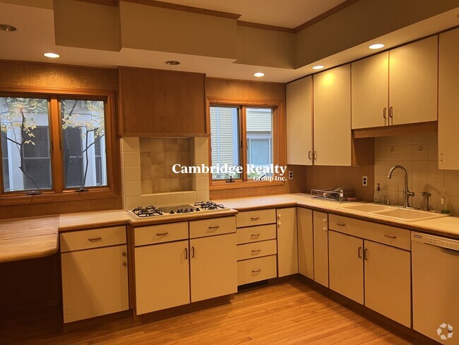 Building Photo - 12 Sumner Rd Unit 12A Rental
