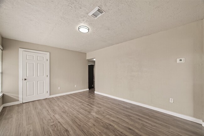 Photo - 1221 Parkway Dr