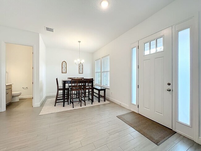 Photo - 6423 Cyrils Dr