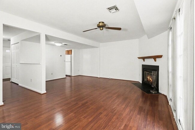 Photo - 503 Barrington Ct