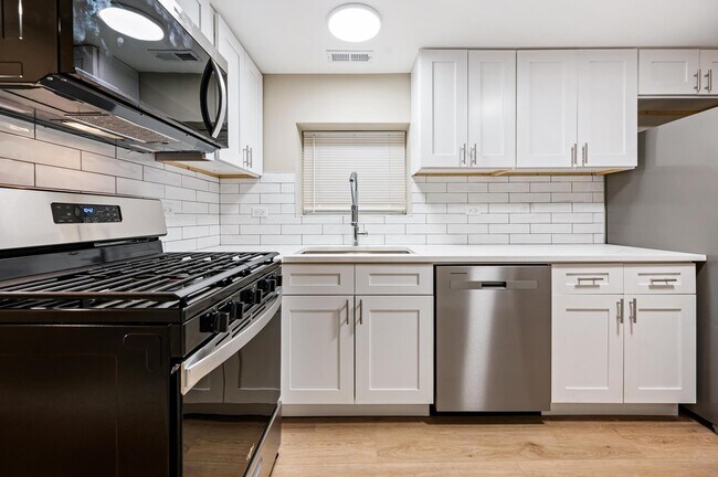 1756 W School St Unit G