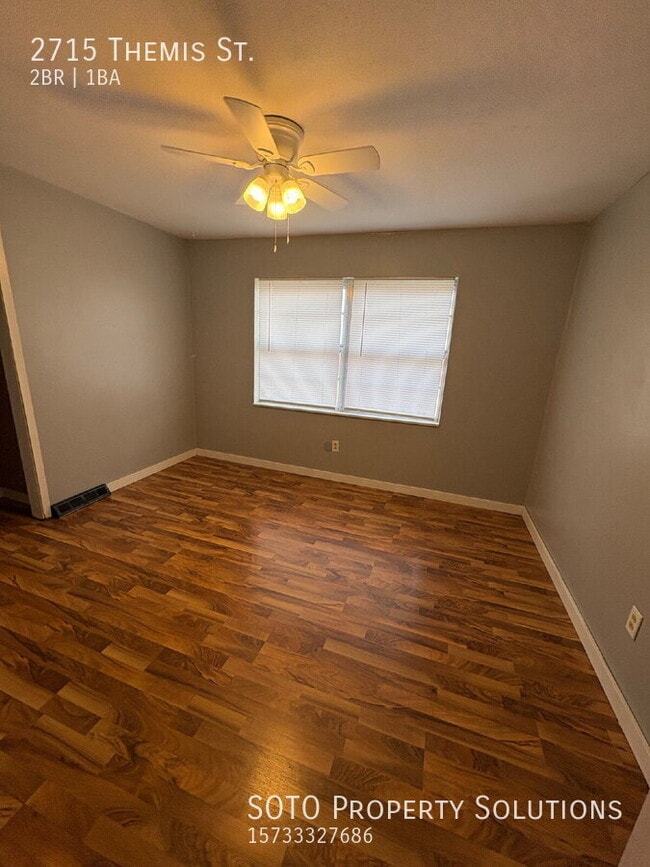 Photo - 2715 Themis St