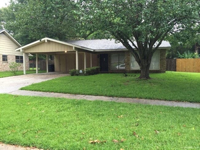 Photo - 1128 Briarhurst Dr House