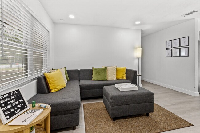 3204 NW 10th St Unit SI ID1359128P