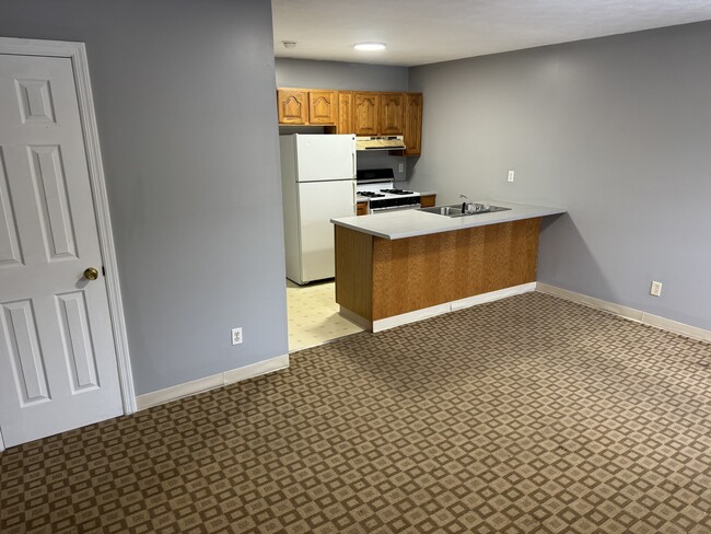 Building Photo - 50 Greenbrier Plz