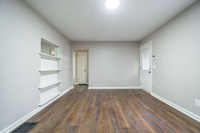 Photo - 771 E Tulane Rd