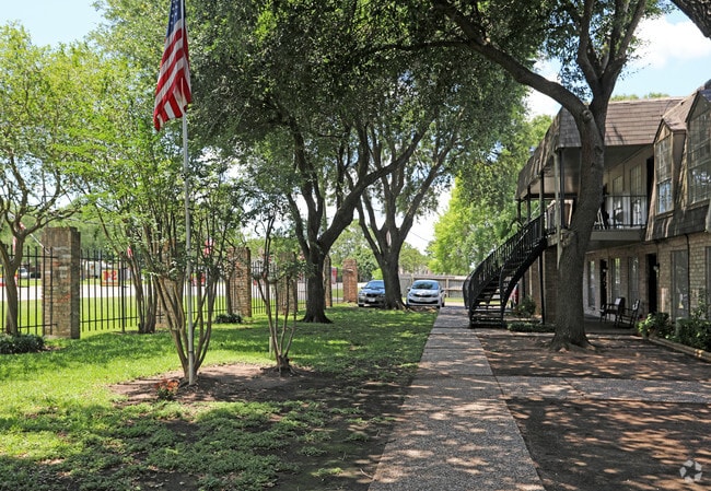 Photo - Town and Country Apartments