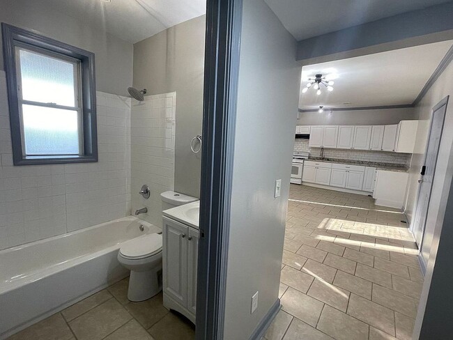 Building Photo - Soldoris Unit 204