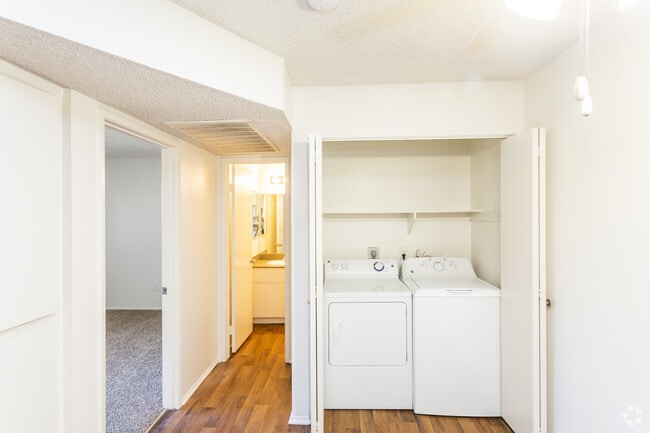 1 BR, 1 BA - 655 SF