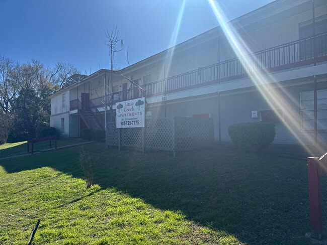 Building Photo - 701 Canada St