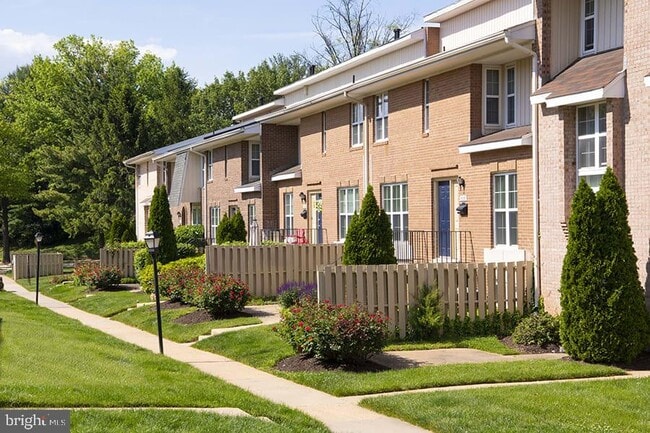 Building Photo - 1699 Yale Pl Unit 3B-1687