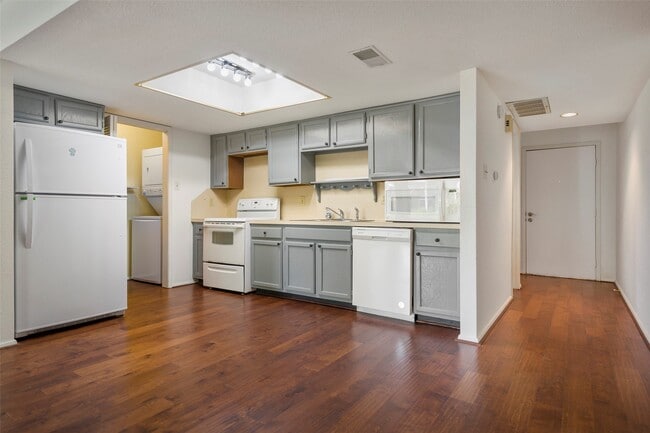 Building Photo - 14777 Wunderlich Dr Unit 811