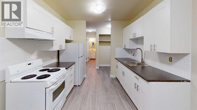 Photo - 9807-9108 108 Ave