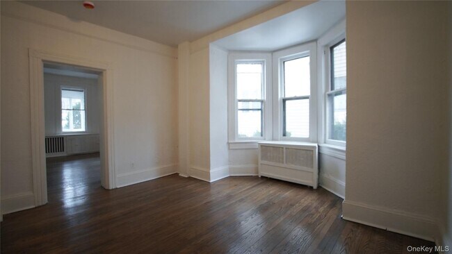 Photo - 27 Lawrence Ave Unit 1