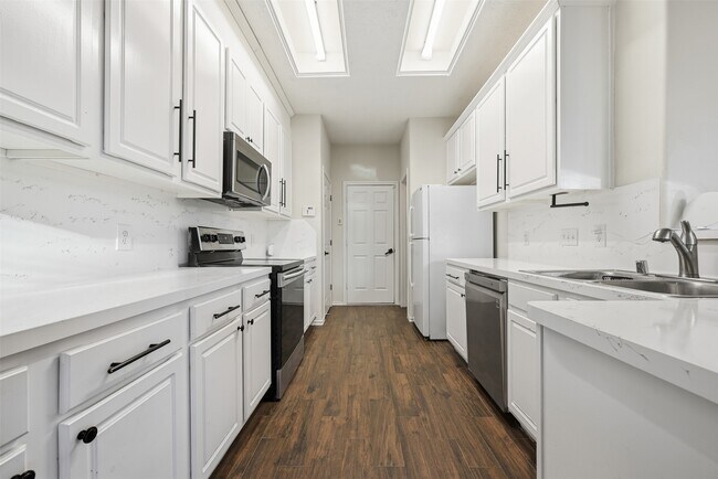 Photo - 6058 Shelbourne Park Ln