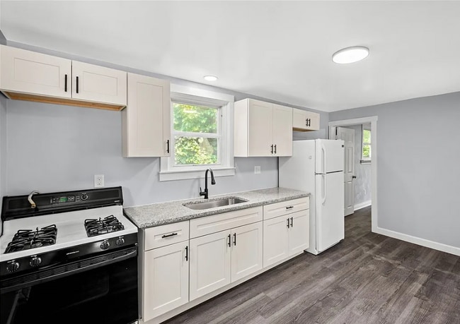 Photo - 716 5th Ave