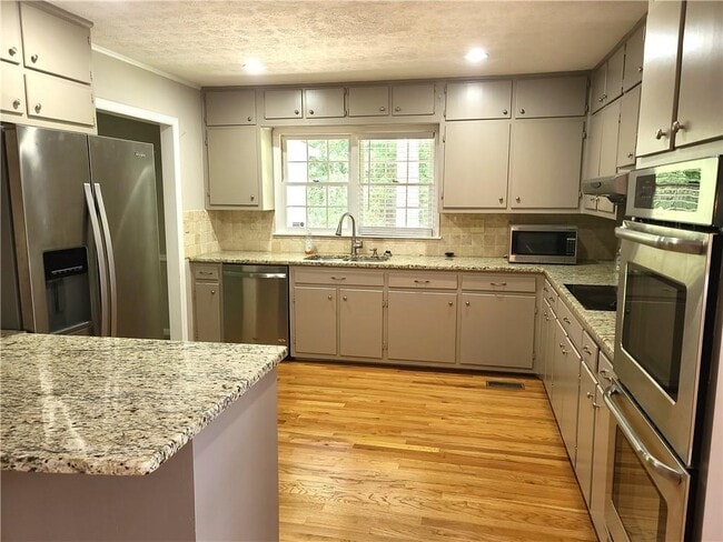 Photo - 2520 Riverglenn Cir