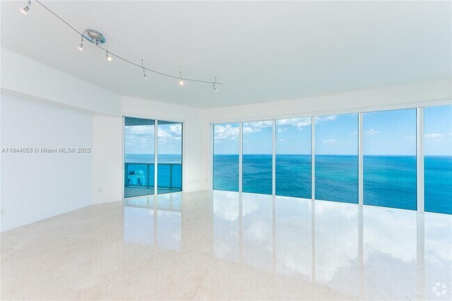Building Photo - 2711 S Ocean Dr Unit 3302 Rental