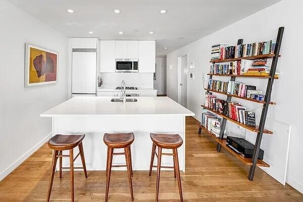 Photo - 90 William St Unit 16-B