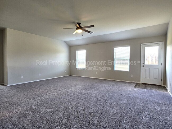 Photo - 319 Waterside Dr