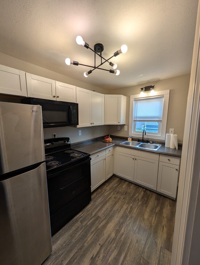 Photo - 987 W Vest St