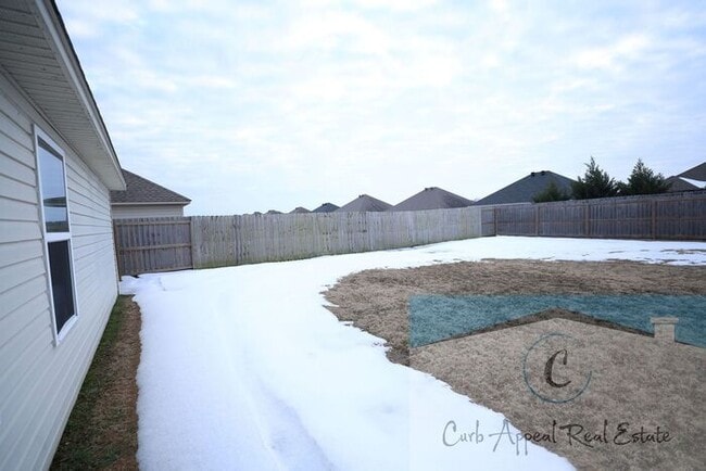 Photo - Move in special $900!! Beautiful 3 bed / 2 bath home with fenced back yard - Nettleton!!