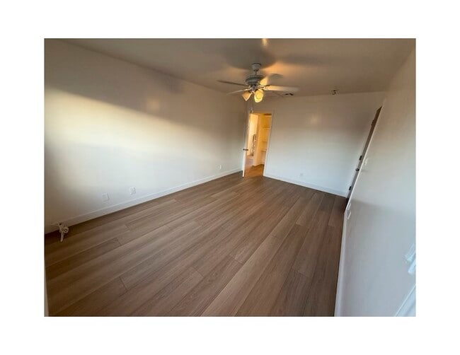 Photo - 2225 Marathon St Unidad B