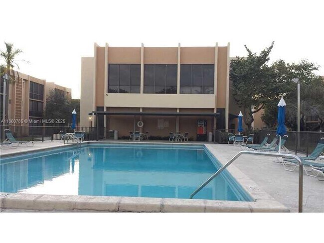Building Photo - 8401 SW 107th Ave Unit 361E Rental