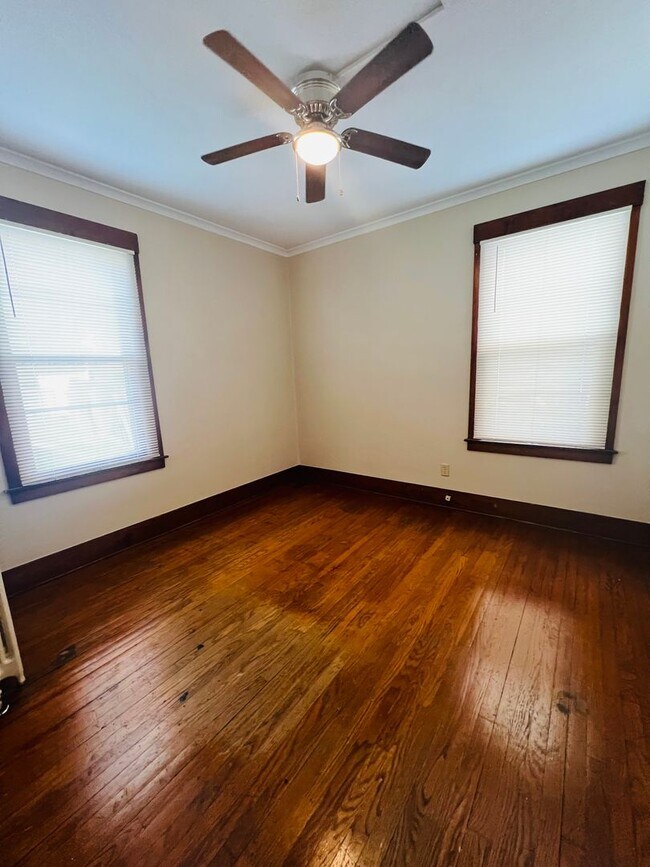 Building Photo - 2224 Iowa St Unit 2224 Iowa Street Lower